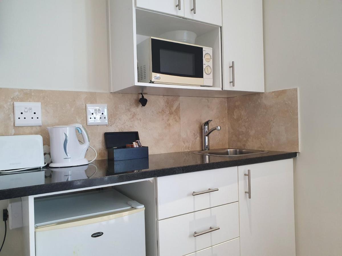 Tyger Hills Guest House Белвил Екстериор снимка